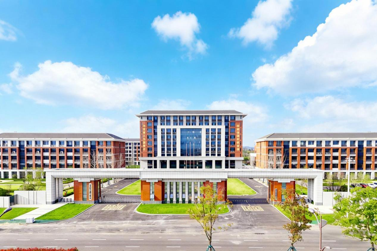 南京新华电脑专修学校六合校区开学井然有序！